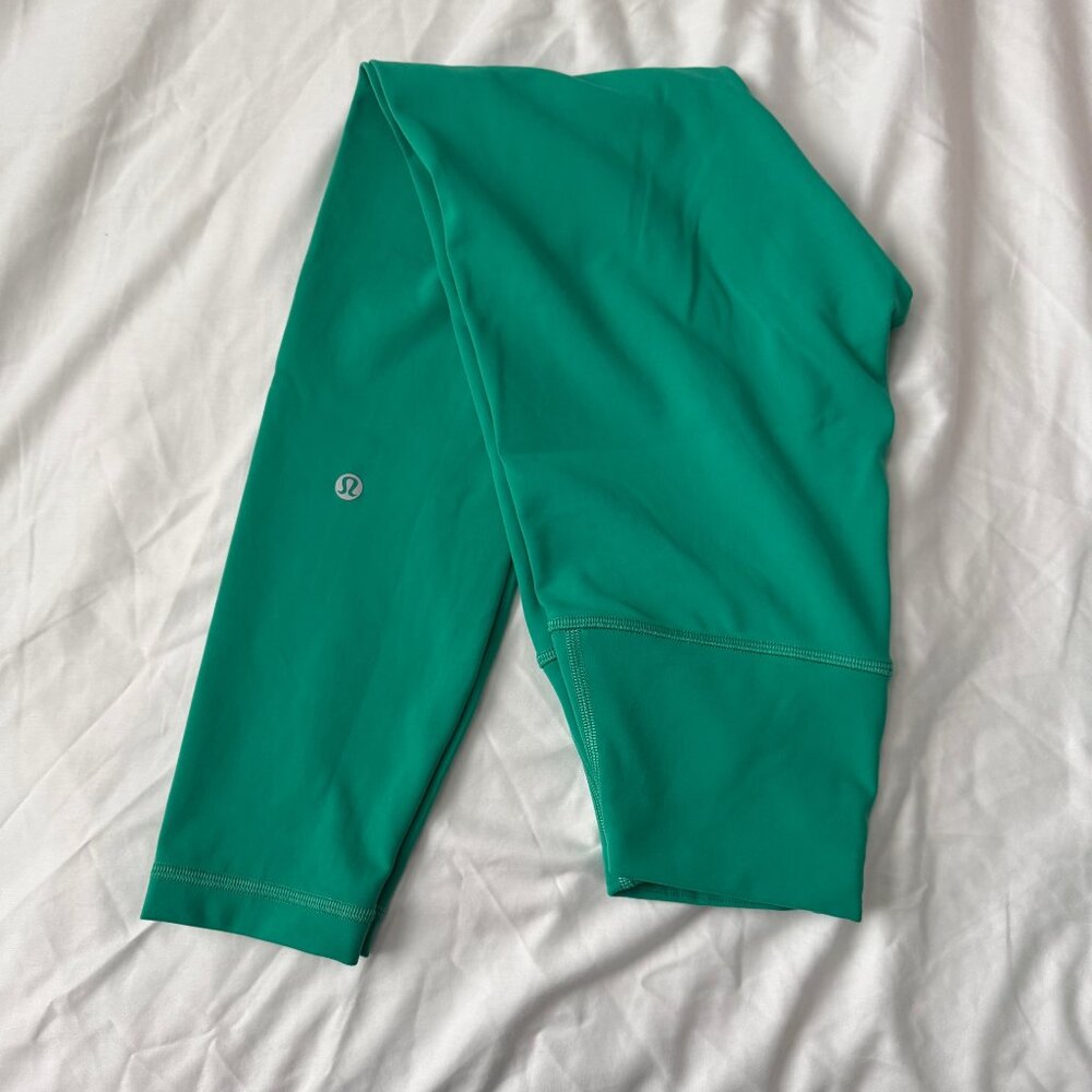 Lululemon Kelly Green Wunder Train Contour Fit High-Rise Tight Size 4 Length 25"